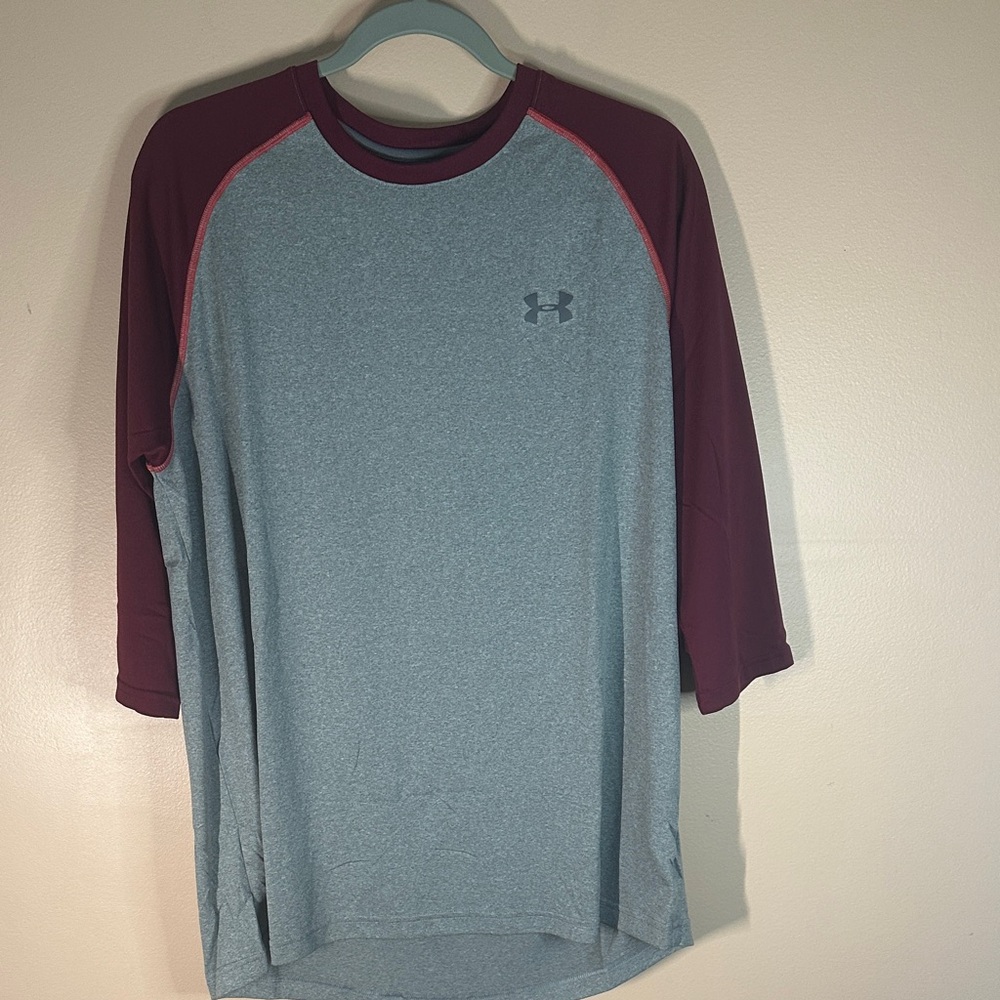 Under Armour Men's Long Sleeve Gray and Maroon Tee
